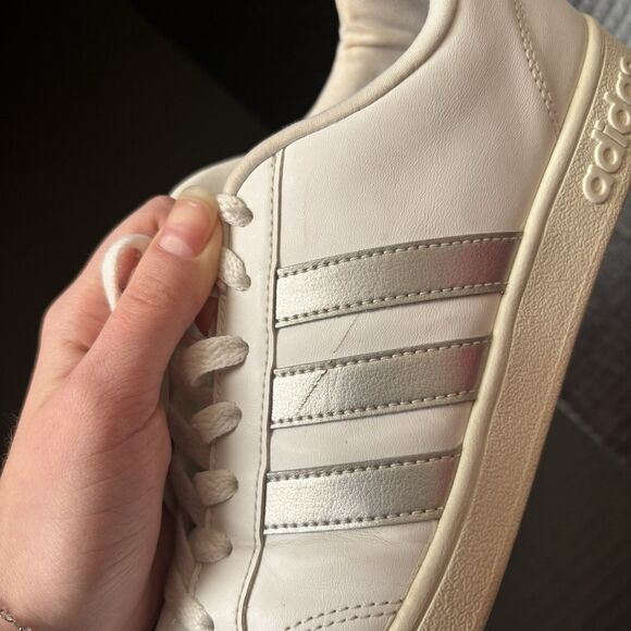 Women’s White Adidas Superstar Sneakers Size 8 - Picture 9 of 11